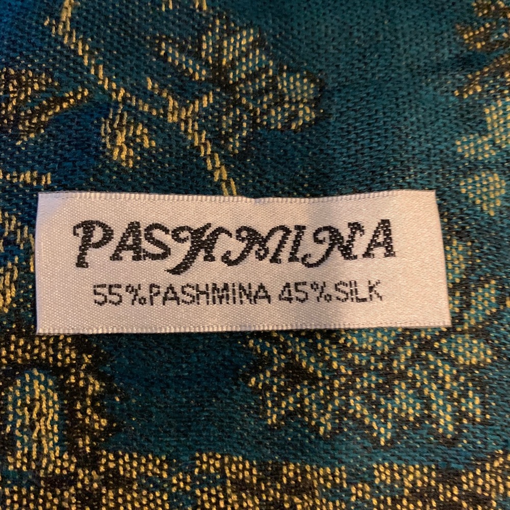 Pashmina and Silk Blend wrap - Picture 4 of 4